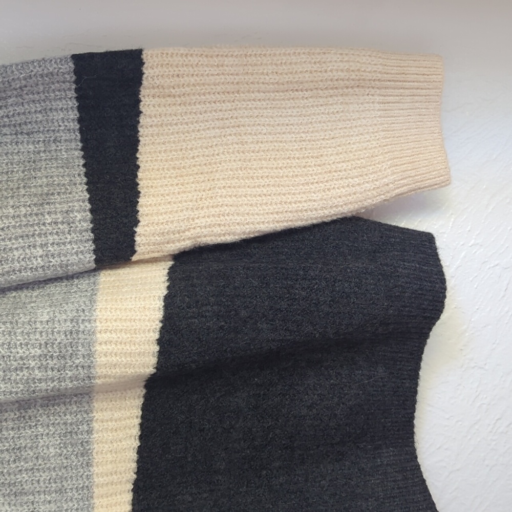 Sweater - Picture 4 of 4